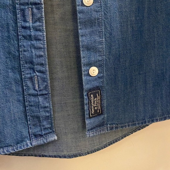 Abercrombie & Fitch Denim Button Up - Picture 2 of 3